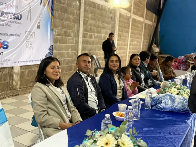Mesa de honor durante un acto público del Ayuntamiento.